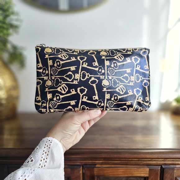 FOSSIL Key Per Patent Genuine Leather Trim Pouch/ Cosmetic Make Up Travel Bag - Picture 3 of 11